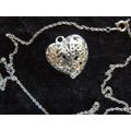 GOLD TONED HEART PENDANT AND CHAIN 46 CM LONG