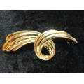BROOCH GOLD TONED