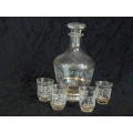 GLASS DECANTER AND4 GLASSES