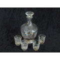 GLASS DECANTER AND4 GLASSES