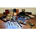LAGE HOARD OF VINTAGE READING CLASSES AND JEWELERRY BOXES AND PARKER PENS