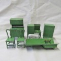 Lot of vintage Tootsietoy die cast doll house furniture