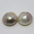 Pair of large round mabe pearls - About 22mm diameter