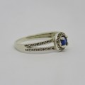 Sterling silver ring with blue glass stone - Weighs 1,9 grams - Size Q