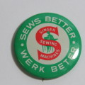 Vintage Singer Sews Better / werk beter tinnie badge