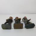 Lot of 3 vintage lead soldiers - Britains Ltd