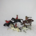 Lot of 90 vintage lead soldiers and horses with war damage - Missing pieces