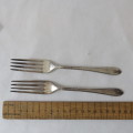 Lot of 31 pieces of cutlery all different sizes