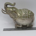 Antique Cambodian silver betel box in elephant shape - Weighs 51,5 g