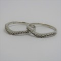 Pair of 9ct white gold accompanying rings/bands with about 15 diamonds each - Very well made