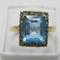 9kt Gold ring with 3.5ct blue topaz and small diamonds of 0.28ct in total - weighs 4.8g - size O/7