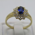 18kt Gold diamond and Sapphire ring - 23 small diamonds - sapphire oval appr0.50ct - weighs 3.4g