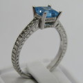 9kt White gold ring with 1.3ct blue topaz and small diamonds of 0.08ct in total - weighs 3.4g - Q/8