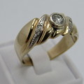9kt Gold ring with diamond appr 0.30ct and 4 smaller diamonds - weighs 6.4g - size W/11
