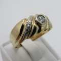 9kt Gold ring with diamond appr 0.30ct and 4 smaller diamonds - weighs 6.4g - size W/11