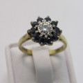 18kt Gold ring with diamonds and sapphires - weighs 4.2g - size N/7