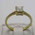18kt Gold ring with 0.3ct diamond - color J/K - clarity VS/SI - weighs 2.4g - size M/6