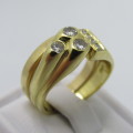18kt Gold wedding band set with diamonds - weighs 8.0g - diamond ring size L/6 and band size K/5