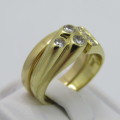 18kt Gold wedding band set with diamonds - weighs 8.0g - diamond ring size L/6 and band size K/5