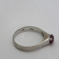 18 kt white gold ring with ruby - Weighs 2,6 g - Size L 1/2