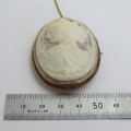 9kt Gold cameo brooch with safety chain