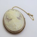 9kt Gold cameo brooch with safety chain