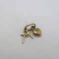 9kt Gold crosses and heart charm - Weighs 0,4 g