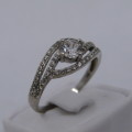 Sterling Silver ring with Cubic Zirconia - weighs 2.8 grams - size T/10