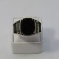 Sterling Silver ring with black stones and onyx - weighs 7,5g - size U/10