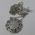 Sterling Silver necklace and pendant- weighs 3.7g - 47cm