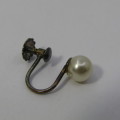 Pair of vintage Silver pearl screw on earrings