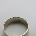 9kt White and Yellow gold wedding band - Weighs 5,0 g - Size R
