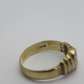 9kt gold ring with 4 small diamonds - Weight 3,5 g - Size O