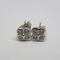 9kt white gold earrings with Cubic Zirconias - Weighs 1,5 grams