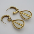 9kt Gold Mabe Pearl earrings - Weighs 7,3 g