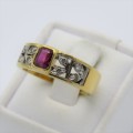 18kt Gold ruby and diamonds ring - Weighs 5,4 g - Size L