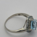9kt white gold ring with Aquamarine and small diamonds - Weighs 3,0 g - Size O 1/2