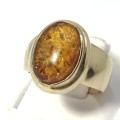 9kt Gold Amber ring - weighs 5,3g - Size N