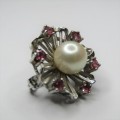 14kt white Gold pendant with Rubies and Pearl - weighs 3,4g