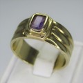 9kt Gold ring with Amethyst - weighs 5,7g - Size Q