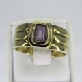 9kt Gold ring with Amethyst - weighs 5,7g - Size Q