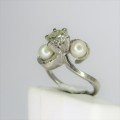 18kt white gold diamond ring with 0,75ct diamond and pearls - weighs 8,5g