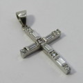 Sterling Silver Cross pendant with clear stones - weighs 2,3g
