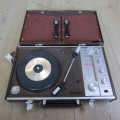 Vintage Sanyo travel record player - only one channel works on radio and turntable needs service