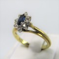 18kt Yellow Gold Sapphire ring with 8 small diamonds - weighs 3,9g - Size L