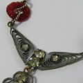 Vintage Filagree costume necklace - beautiful piece - 47cm