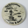 1952-1952 Van Riebeeck fees - Ons bou n Nasie pin badge