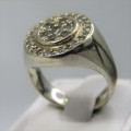 9kt Gold ring with 31 Diamonds - weighs 9,2g - size N
