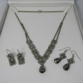 Costume jewellery necklace & 2 pairs of earrings set