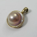 9ky Gold Mabe Pearl pendant - weighs 5,2g